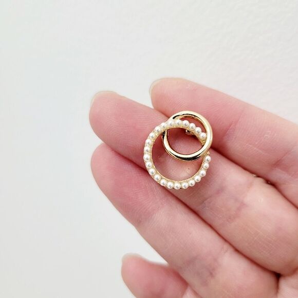 Brand New Saint Helens Gold Tone Pearls Earrings - Picture 2 of 8